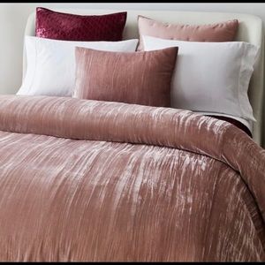 WEST ELM Full/Queen Crinkle Velvet Duvet Cover, Dusty Blush